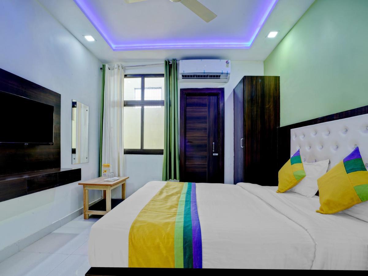 Hotel The Orient Tree, Agra ภายนอก รูปภาพ